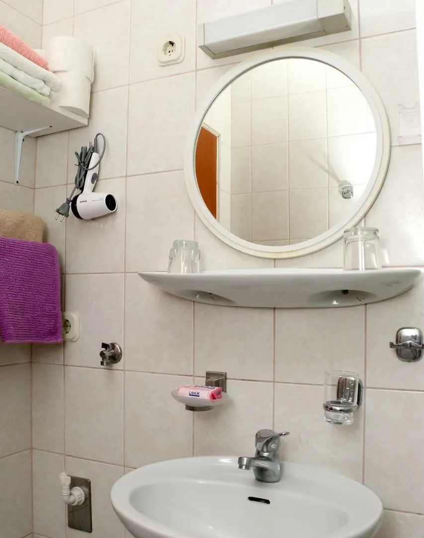 Apartmani Mary 2 Plus 1 Kukljica 0*,